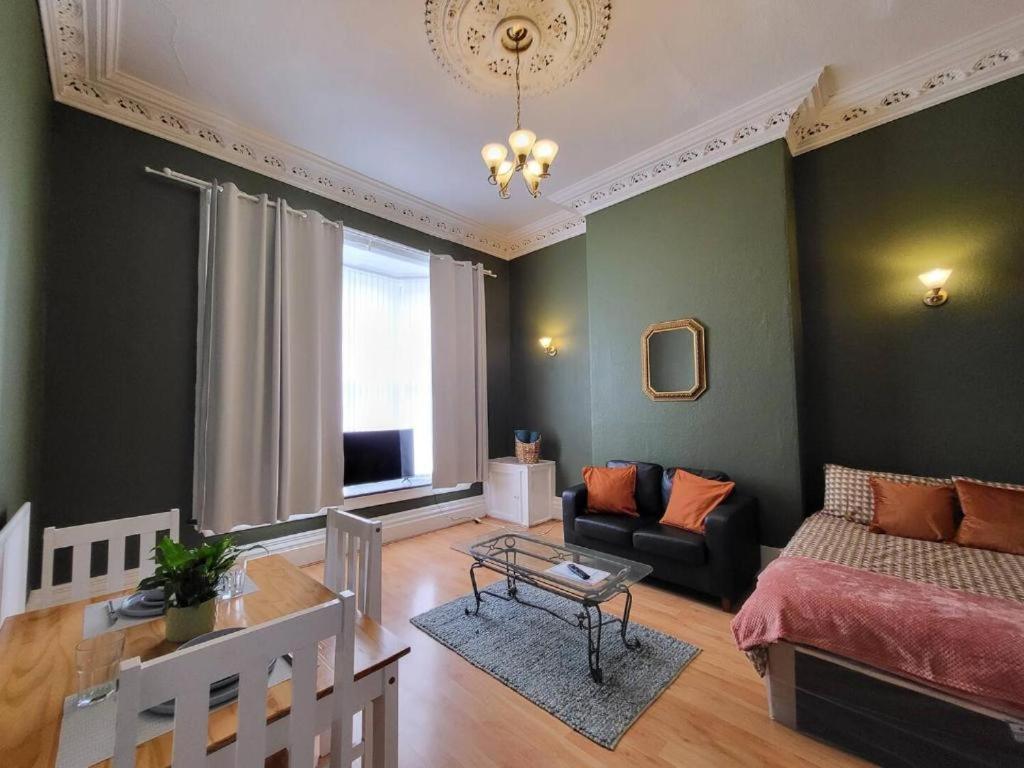 Digbeth City Centre Apartment Sleeps 12 Opposite Coach Station Birmingham Exterior photo
